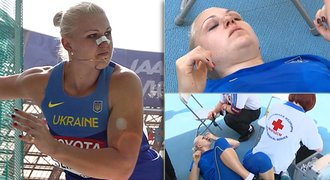 VIDEO: Děsivý začátek MS. Atletka dostala do nosu diskem!