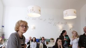 Ministryně spravedlnosti Helena Válková navštívila kavárnu pro bývalé trestance Dismas v ulici Na Poříčí v Praze