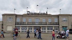 Takto vypadal Banksyho Dismaland.