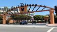 Vchod ke studiím Walta Disneyho v Kalifornii