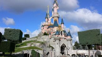 V pařížském Disneylandu policie zadržela muže vyzbrojeného dvěma pistolemi