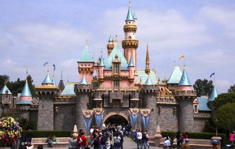 Smrtící bakterie v Disneylandu. Jeden člověk zemřel, část atrakcí zavřeli