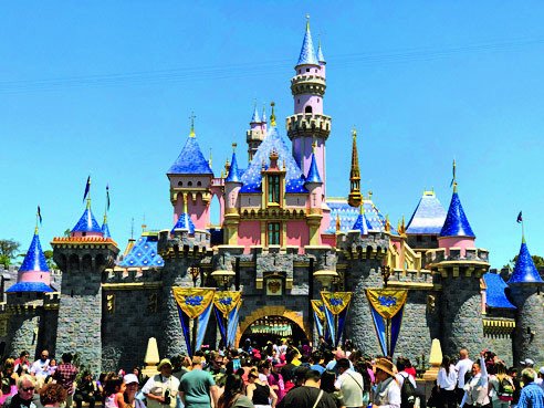 První Disneyland byl otevřen v roce 1955 v kalifornském městě Anaheim