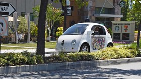 Testování aut bez řidičů je v plném proudu: Koncept společnosti Google v kalifornských ulicích
