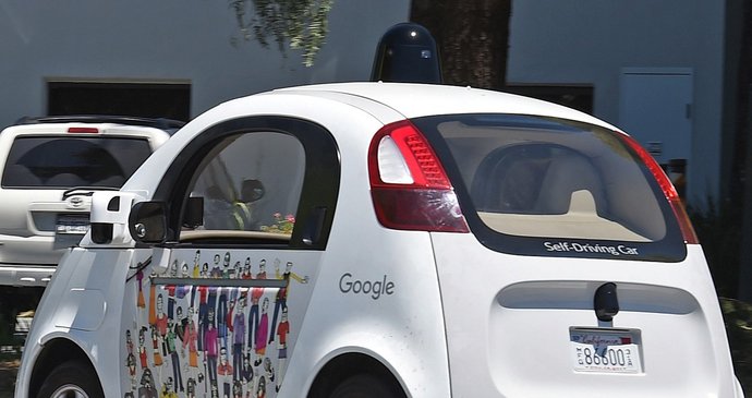 Testování aut bez řidičů je v plném proudu: Koncept společnosti Google v kalifornských ulicích