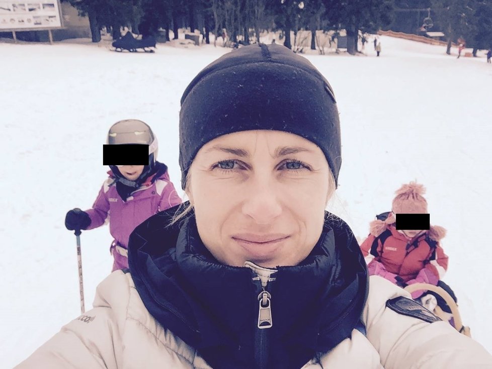 Europoslankyně Dita Charanzová (ANO) s dcerami na horách