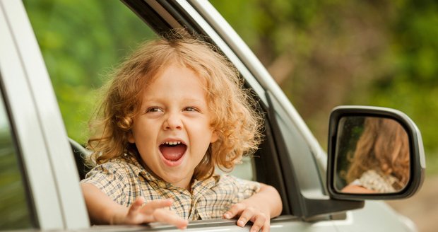 Cestování s dětmi: Jak je zabavit, když jedete autem?