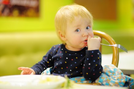 Dítě, které nejí: Čím to může být a jak ho to naučit?
