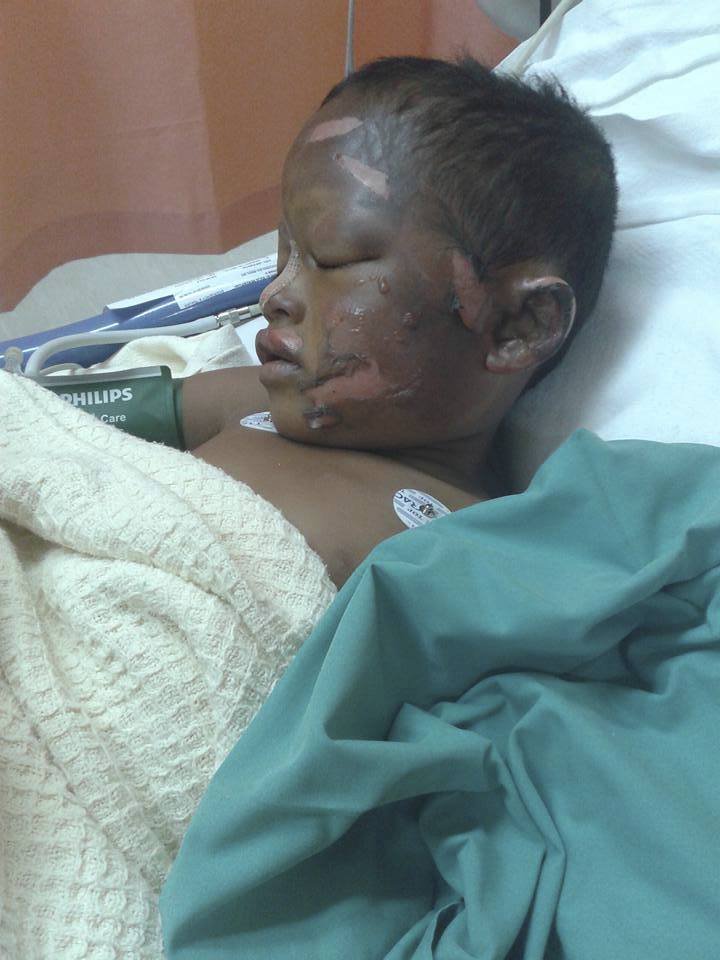 Děsivé video: Chlapec na benzince škrtl zapalovačem a málem uhořel