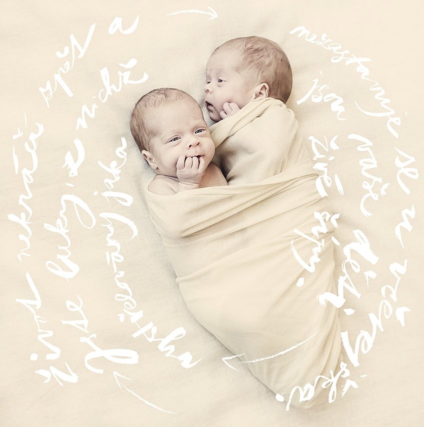 Fotografka Lucie Robinson strávila dva dny na neonatologii VFN, kde fotografovala předčasně narozené děti.