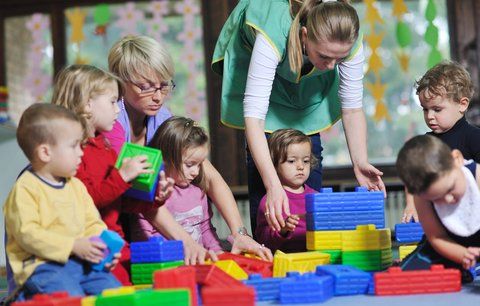 Dětský psycholog: Ve dvou letech do školky? Pro děti brzy, pro rodiče vysvobození