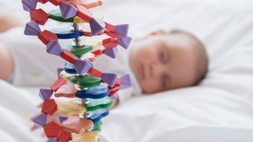 Dítě nese DNA od tří lidí (ilustrační foto).