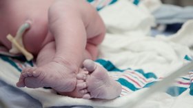 Porodila doma ve 28. týdnu a šla spát, chlapeček zemřel: Rodiče dostali podmínku