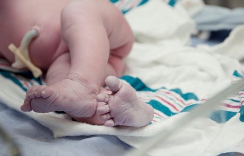 Domácí porod na Uherskohradišťsku dopadl tragicky: Dítě zemřelo