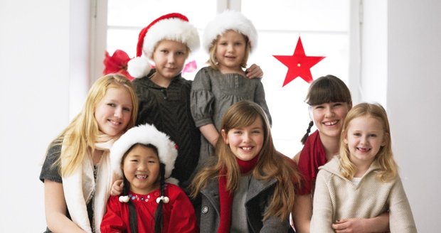 Udělejte radost dětem, které nemají to štěstí být na Vánoce se svými rodiči. Kupte jim dárek!