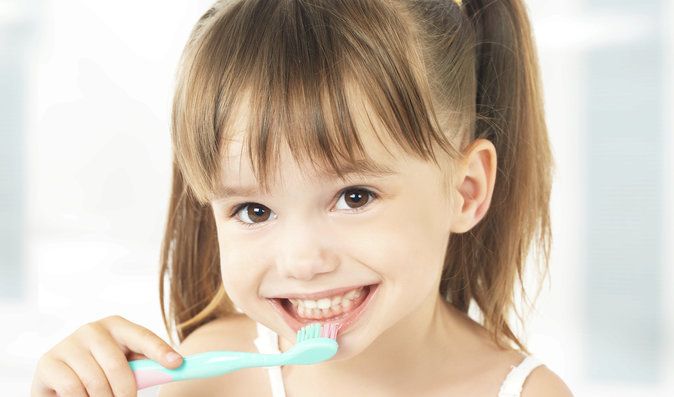 Největší chyby, kterých se dopouštíme při čištění zubů malých dětí 