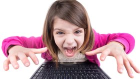 Děti na internetu čekají různé nástrahy
