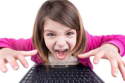 Nástrahy internetu: O prázdninách jsou děti ohroženy nejvíc