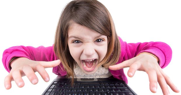 Děti na internetu čekají různé nástrahy
