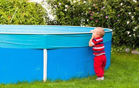 Utonutí patří mezi 3 nejčastější příčiny úmrtí dětí: Jak u vody zmírnit riziko?