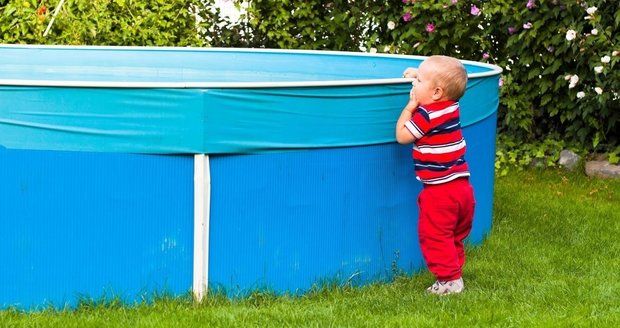 Utonutí patří mezi 3 nejčastější příčiny úmrtí dětí: Jak u vody zmírnit riziko?