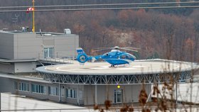 Tímhle vrtulník bylo dítě, které spadlo z hradeb Křivoklátu, do Motolské nemocnice. (11. prosince 2022)