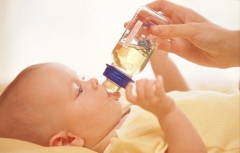 Pozor na kojenecké lahve! Dětem hrozí rakovina!