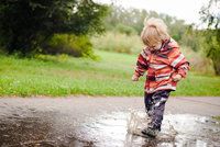 Sundejte péřovky, vytáhněte deštníky: Následující měsíc bude teplý a uplakaný