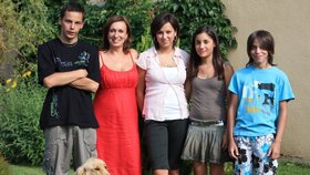 Máma Margita a její děti (zleva):  Adam, Margita, Nikola, Natálie a Daniel