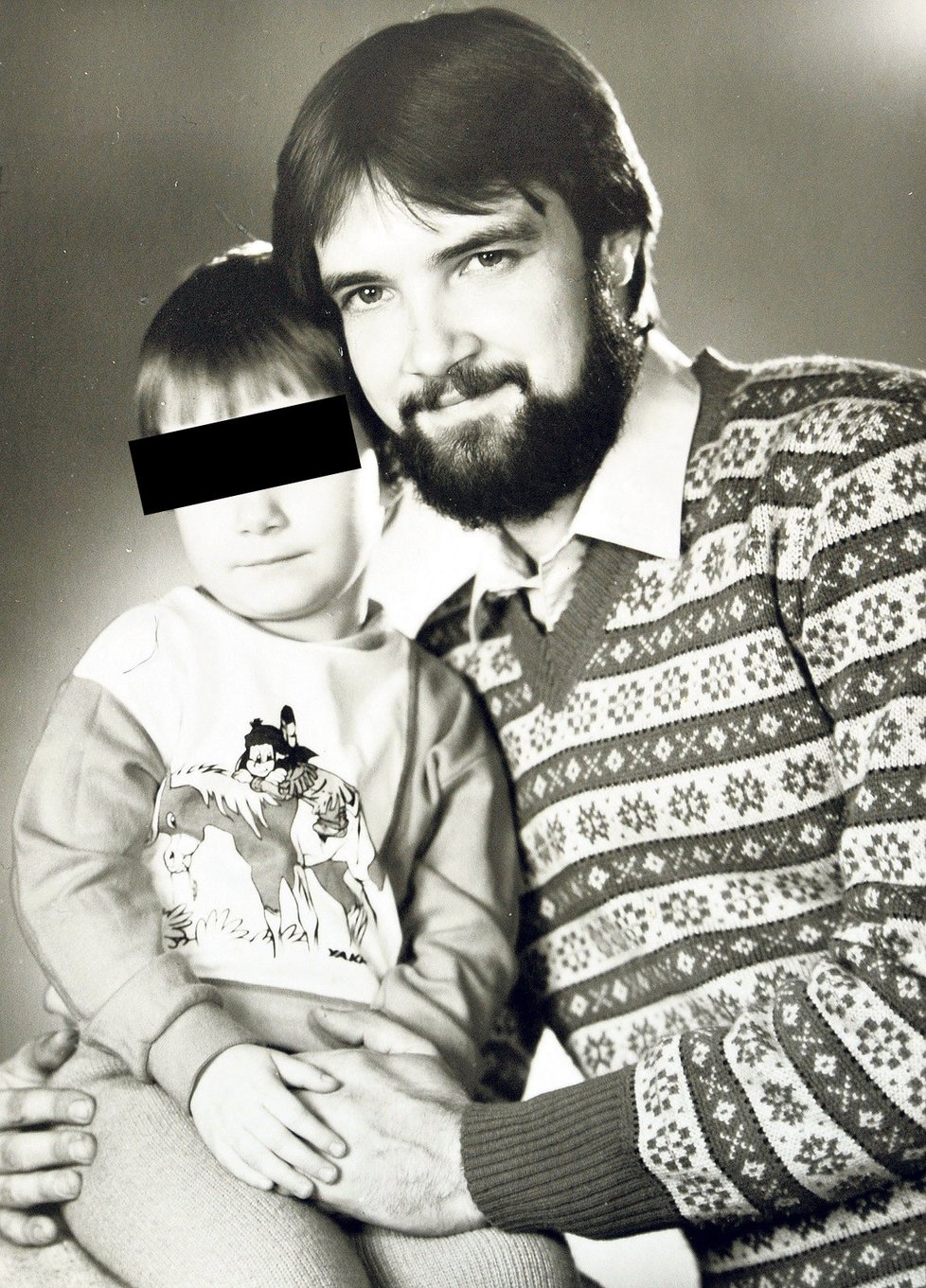 Toto je údajný únosce, německý kamioňák Uwe Reiniker (na straé rodinné fotce s tehdy ještě malou dcerou)