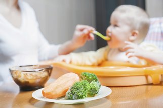 Dostatek vitamínů v prvních třech letech zásadně ovlivní naše zdraví i nemoci po celý život Dostatek vitamínů v prvních třech letech zásadně ovlivní naše zdraví i nemoci po celý život