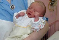 První dítě ve strakonickém babyboxu: Je to kluk!