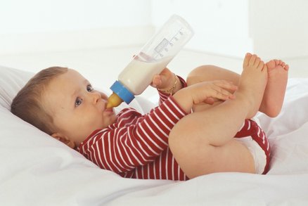 Odkdy mají děti dostávat kravské mléko? A proč je lepší plnotučné Odkdy mají děti dostávat kravské mléko? A proč je lepší plnotučné