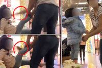 Otřesné video: Matka v nákupním centru v Ostravě bije dcerku (2) botou do hlavy!