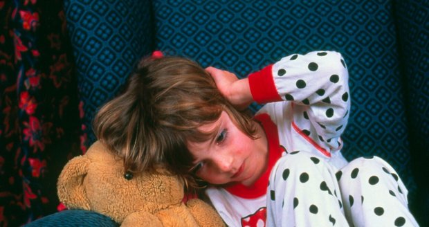 Po nemoci hrozí dětem záněty uší: Jak jim lze předcházet a jak je léčit? 