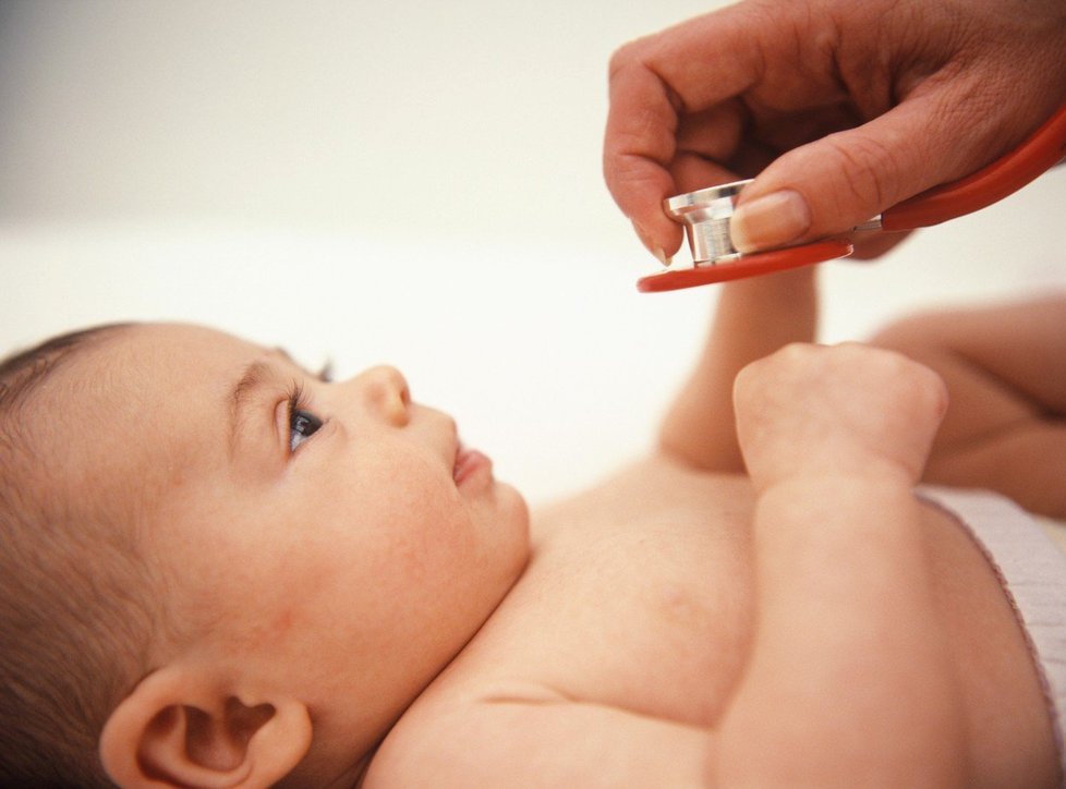 Novorozenecký screening je od ledna rozšířen o další onemocnění (ilustrační foto)
