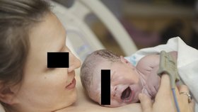 Domácí porod: Chlapeček nedovolil dojet mámě do nemocnice! Na svět chtěl hned