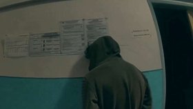 Policie dopadla muže, který bodl chlapečka do hlavy.