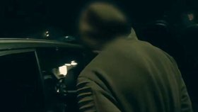 Policie dopadla muže, který bodl chlapečka do hlavy.