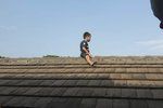 Chlapec (5), který utekl před obřízkou na střechu