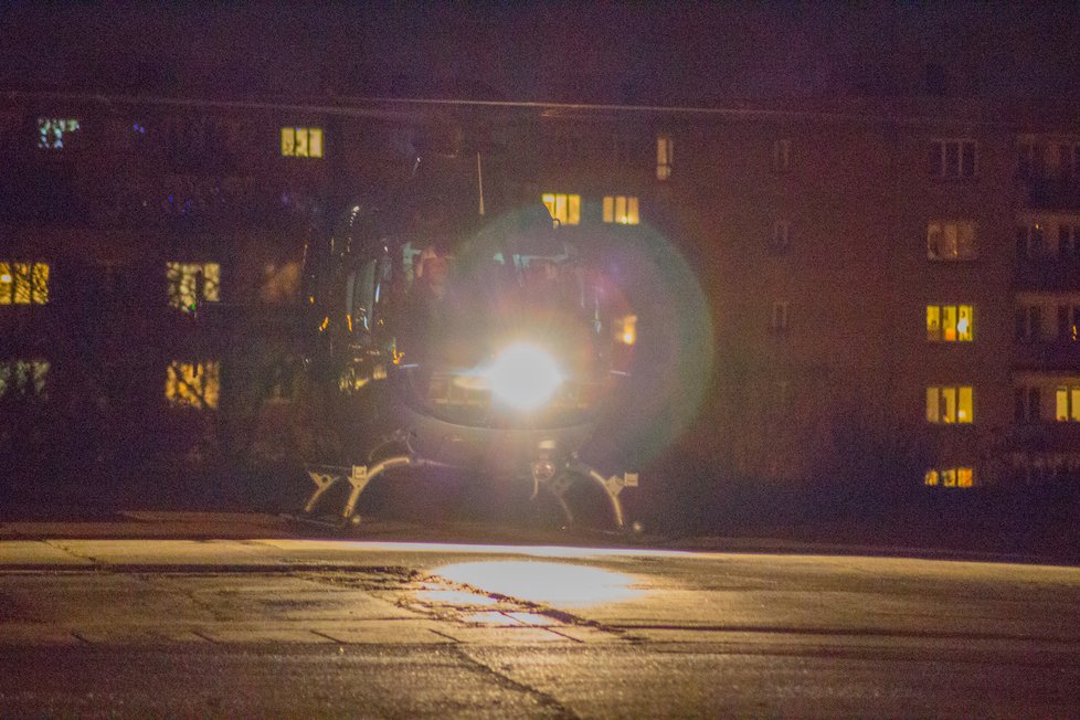 Opařené dítě z Chomutova transportoval vrtulník do nemocnice na Vinohradech.