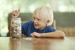 S mincemi a bankovkami si dítě lépe uvědomí, kolik peněz vynakládá, kolik mu ještě zbývá a  co si může  dovolit.