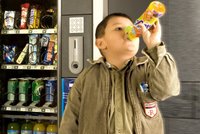 Kolik kalorií vypije vaše dítě? A co chemie v oblíbených nápojích? Hlídejte to!