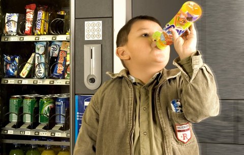 Kolik kalorií vypije vaše dítě? A co chemie v oblíbených nápojích? Hlídejte to!