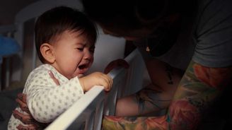 Opravdu otcové neslyší noční pláč dítěte, nebo to jen dělají? Rozsekla to dánská studie Opravdu otcové neslyší noční pláč dítěte, nebo to jen dělají? Rozsekla to dánská studie