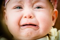 Podvodníci: Předstírají děti pláč už v kojeneckém věku?