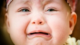 Podvodníci: Předstírají děti pláč už v kojeneckém věku?