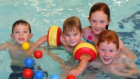 Děti, které plavou i v zimě, jsou dokonce zdravější než ty, které navštěvují bazén jen v teplém počasí.