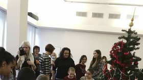 Lenka pomohla s Nadačním fondem Šance onkoláčkům získat pro nemocné děti vánoční dárečky