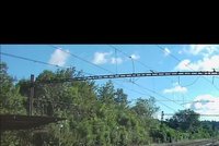 Děsivé VIDEO ze Zadní Třebaně: Dítě spadlo přímo před přijíždějící vlak! Rodinu od tragédie dělily sekundy